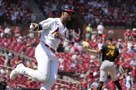 Walker and Thompson help the Cardinals knock off the Pirates 6-4 to avoid sweep